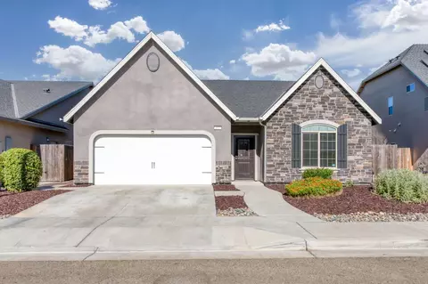 3327 N Pearwood Ave, Fresno, CA 93727