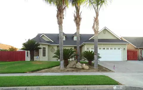 761 S Walnut Ave, Kerman, CA 93630