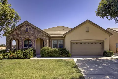 2688 Vartikian Ave, Clovis, CA 93611