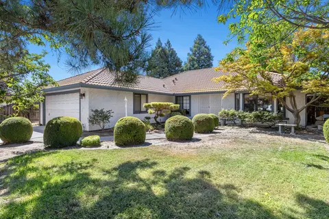 2244 Purvis Ave, Clovis, CA 93611
