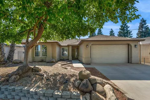 7233 N Thorne Ave, Fresno, CA 93650
