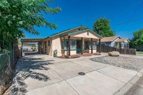 650 Oxford Ave, Clovis, CA 93612