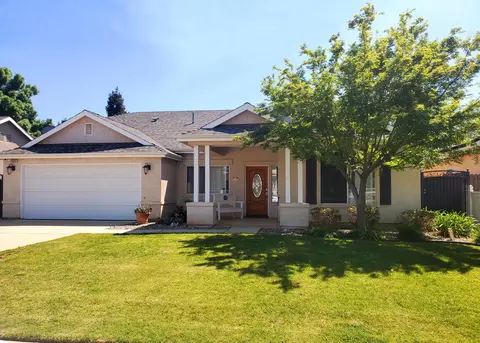 2695 Sterling Ave, Sanger, CA 93657