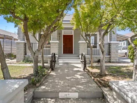 827 N Roosevelt Ave, Fresno, CA 93728