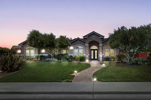 2722 Meadow Ct, Hanford, CA 93230