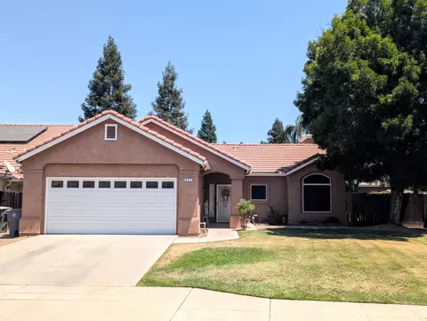 833 Applegate Ave, Clovis, CA 93611