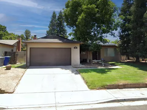 1448 Alamos Ave, Clovis, CA 93611