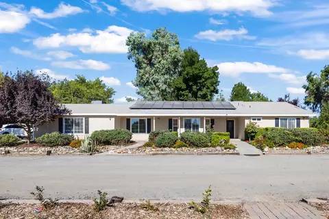 20333 S Clovis Ave, Laton, CA 93242