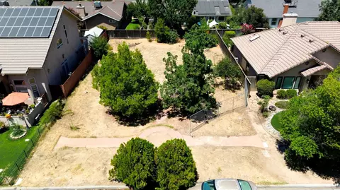 1038 E Omaha Ave, Fresno, CA 93720
