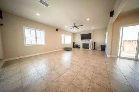 Living - 2468 Montana Ave, Clovis, CA 93619 photo 3 of 4
