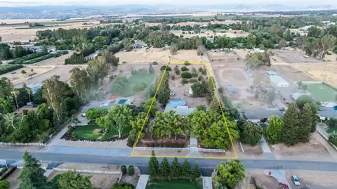 7718 N Leonard Ave, Clovis, CA 93619