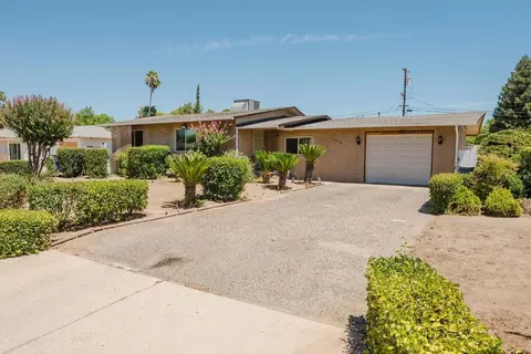 6570 N Bungalow Ln, Fresno, CA 93704
