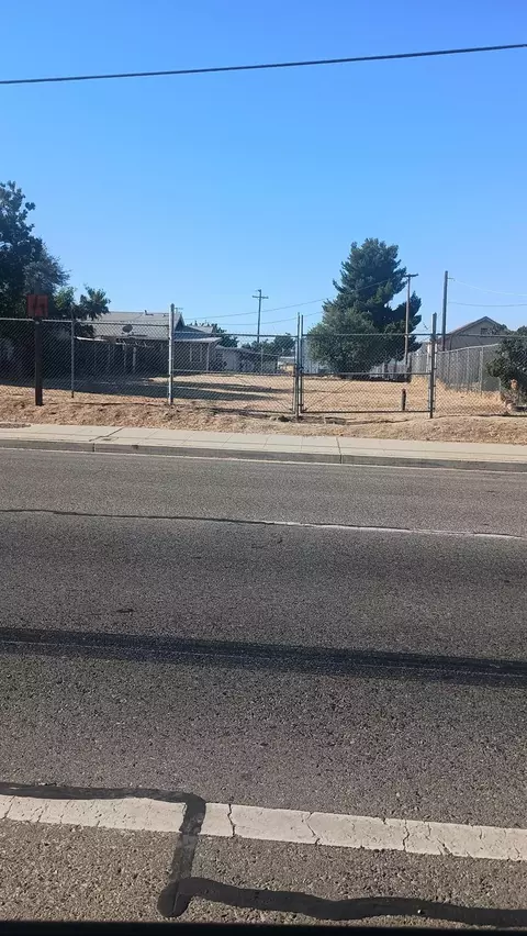 311 Whitesbridge, Fresno, CA 93706