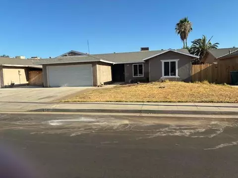 556 W Holland Ave, Clovis, CA 93612 photo 1