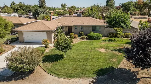 225 W Larsen Ave, Fresno, CA 93706