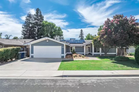 66 Burgan Ave, Clovis, CA 93611