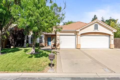 10597 E Fieldstone Ave, Clovis, CA 93619