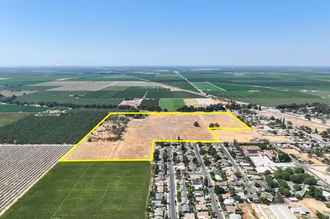 5721 E Riverdale Ave, Laton, CA 93242