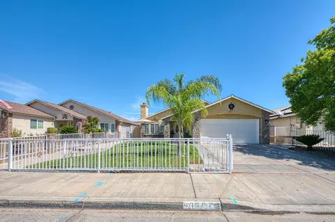 13650 9th St, Parlier, CA 93648