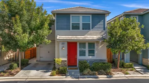 3689 Friendship Ln, Clovis, CA 93619