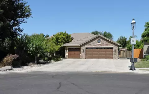 1499 N Rogers Ave, Clovis, CA 93619