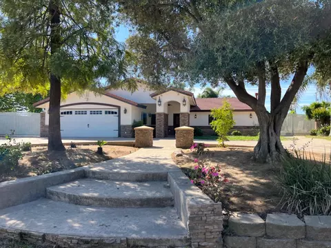 18675 Ridgedale Dr, Madera, CA 93638