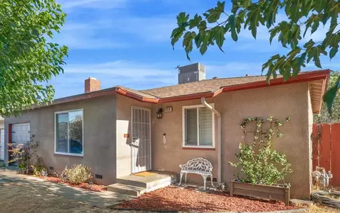 555 Twain Ave, Clovis, CA 93612