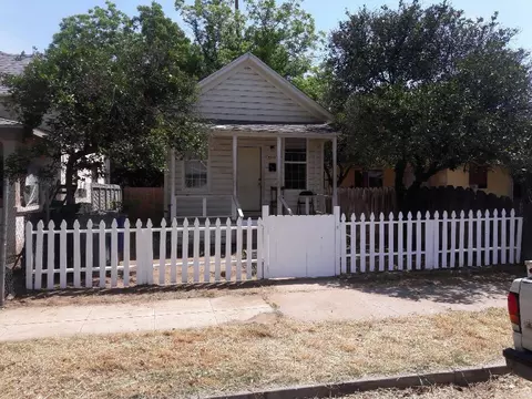 2966 E Illinois Ave, Fresno, CA 93701