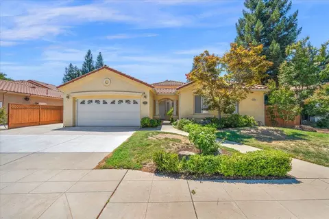 2344 Sierra Madre Ave, Clovis, CA 93611