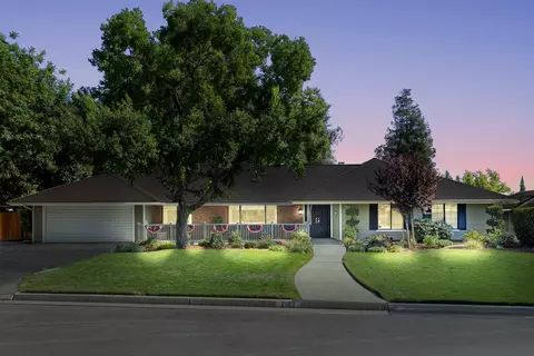 2182 Alamos Ave, Clovis, CA 93611