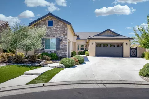 2027 E Pin High Dr, Fresno, CA 93730