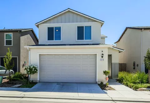 2276 N Columbus Dr, Fresno, CA 93727