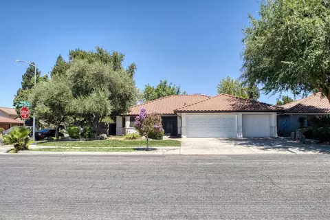 2541 Grapewood Way, Madera, CA 93637