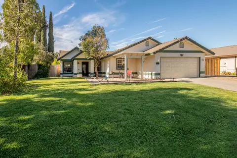 101 Cantebury Dr, Lemoore, CA 93245