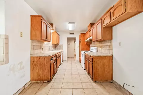 Entry Way - 27592 Avenue 16, Madera, CA 93638 photo 2 of 4