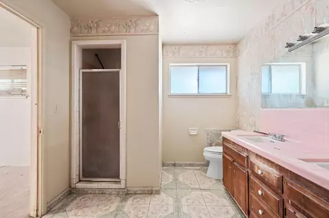 Bath - 27592 Avenue 16, Madera, CA 93638 photo 2 of 2
