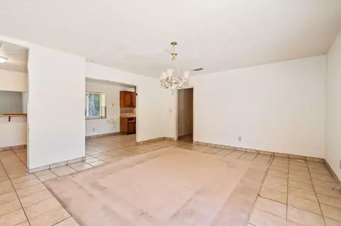 Living - 27592 Avenue 16, Madera, CA 93638 photo 6 of 9