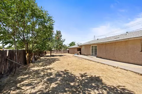 Exterior - 27592 Avenue 16, Madera, CA 93638 photo 8 of 9