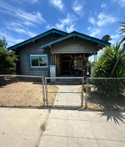 2185 S Holly Ave, Fresno, CA 93706