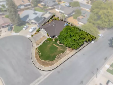 2320 Walton Ave, Sanger, CA 93657