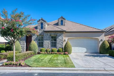 1047 Loyola Ave, Clovis, CA 93619