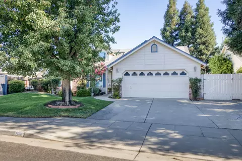 2081 Birch Ave, Clovis, CA 93611