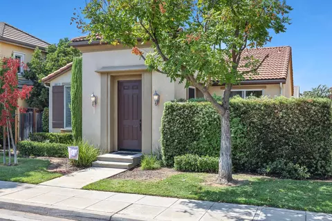 3867 Richmond Ave, Clovis, CA 93619