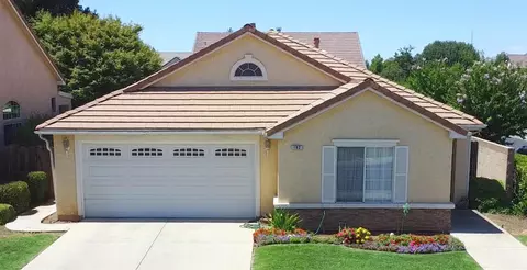 192 N Wathen Ave, Clovis, CA 93611