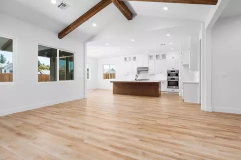 1385 N Purdue Ave, Clovis, CA 93619