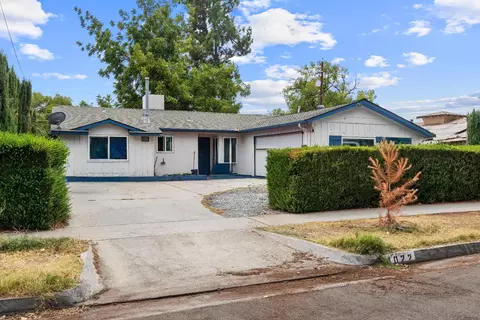 4022 E Ashlan, Fresno, CA 93726