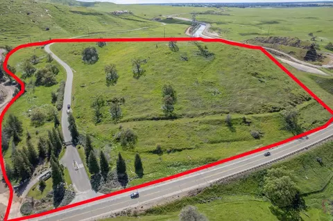 1 Summit Mountain Rd, Clovis, CA 93619