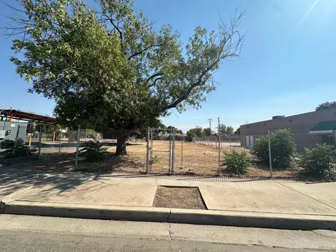 1217 Park Blvd, Orange Cove, CA 93646