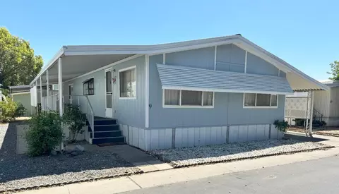 581 N Crawford Ave #9, Dinuba, CA 93618