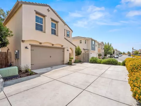 3744 Savant Ln, Clovis, CA 93619